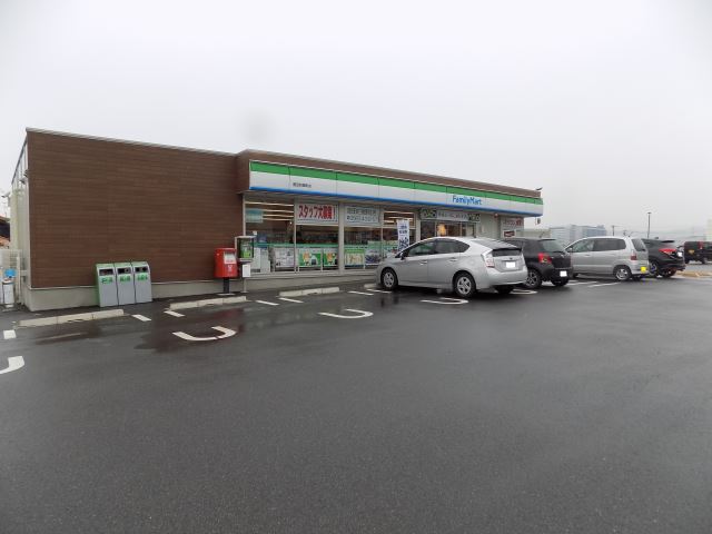 コンビニ　ファミリーマート（コンビニ）まで480m