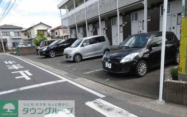 駐車場　同タイプ部屋の写真となり設備等は現況と異なる場合があります。