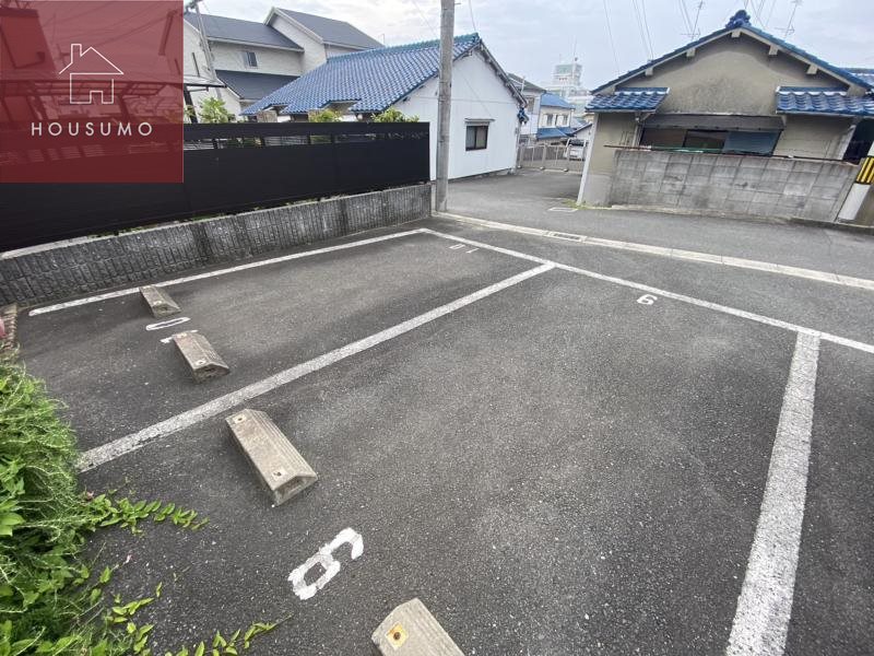 駐車場　駐車場に車を止められます