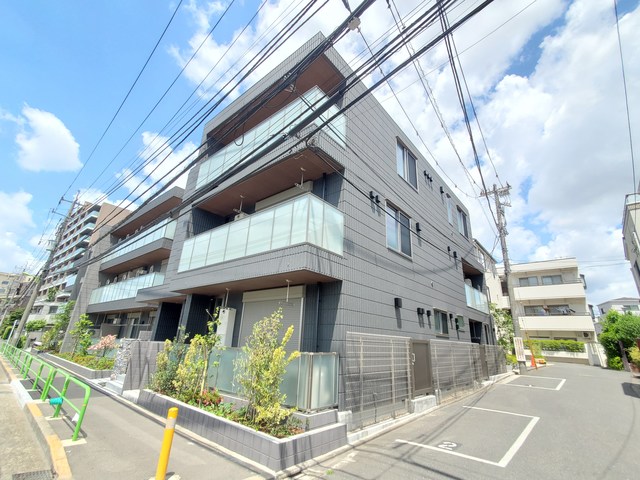建物外観　太陽光発電システム、セキュリティも安心です♪