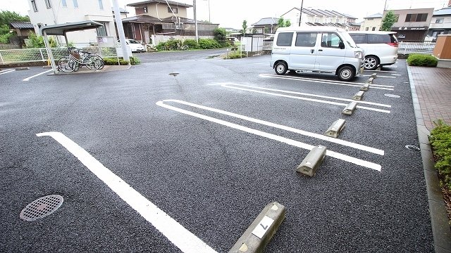 駐車場　駐車場があるので、車を買う予定の方も安心です