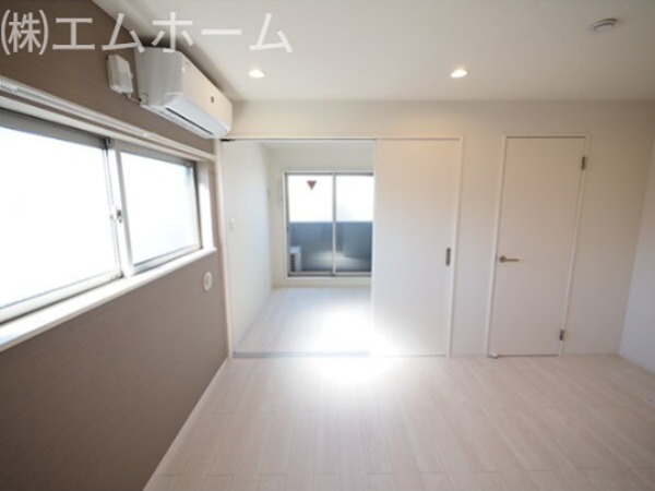 居室・リビング　ＤＫ6.5帖　カウンターキッチン　エアコン完備
