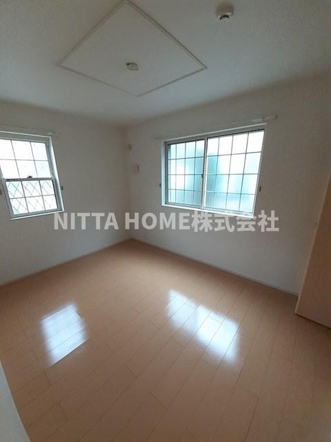 その他部屋・スペース　６帖の洋室になります＊