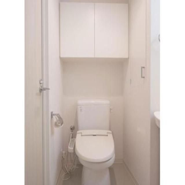 トイレ　落ち着いた色調のトイレです