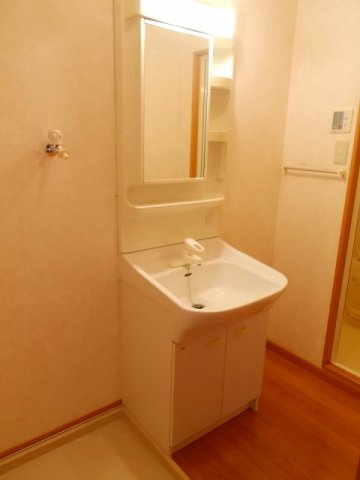 洗面設備　使いやすい洗面所です
