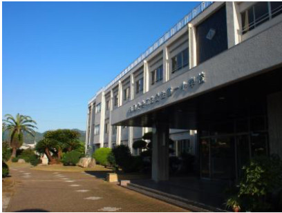 小学校　金生第一小学校（小学校）まで744m