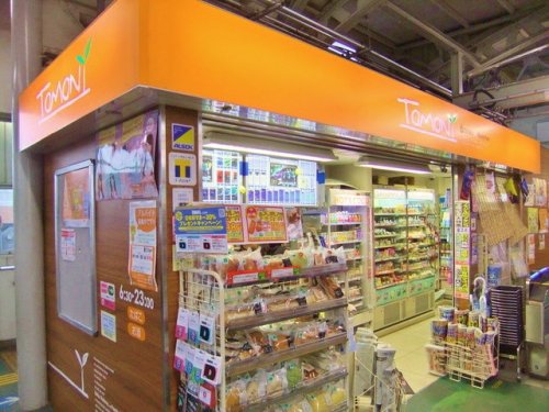 コンビニ　ファミリーマート トモニー小川駅店（コンビニ）まで216m