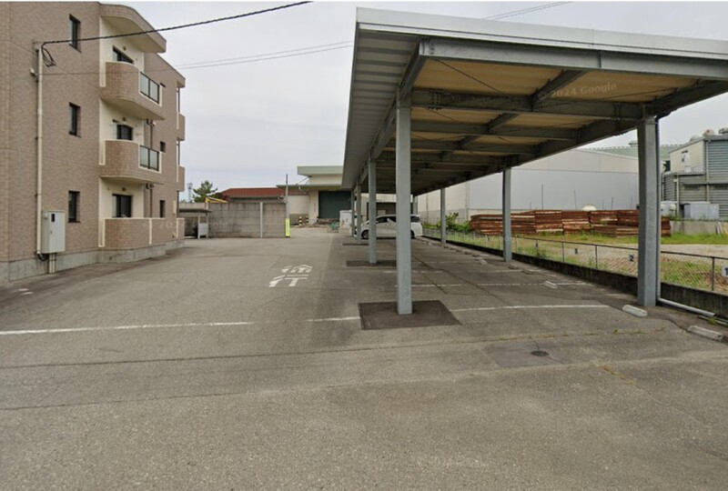 駐車場　屋根付き駐車場