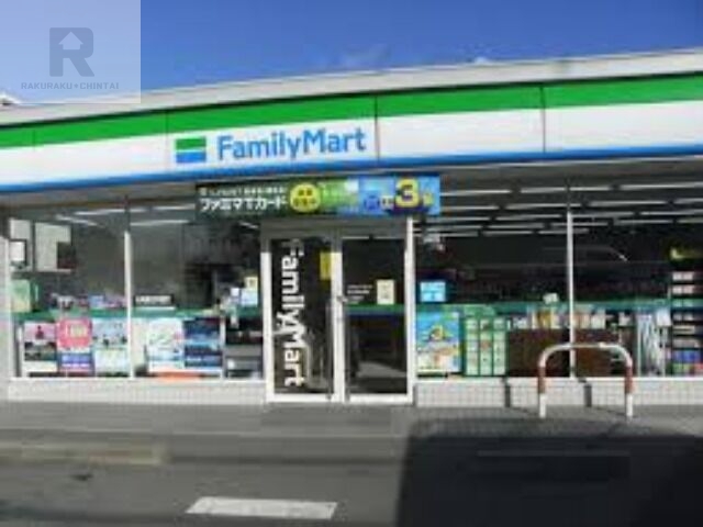コンビニ　ファミリーマート東大阪箱殿町店（コンビニ）まで707m