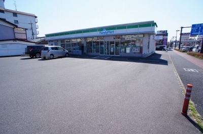 コンビニ　ファミリーマート前橋下小出町店（コンビニ）まで120m