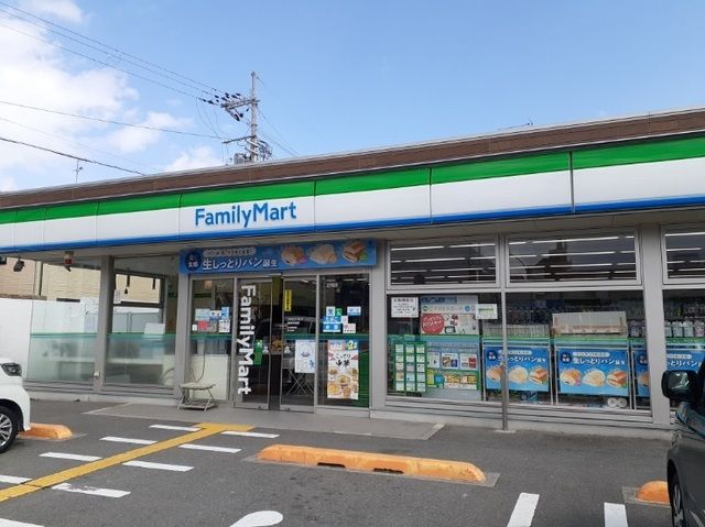 コンビニ　ファミリーマート 城陽寺田店（コンビニ）まで140m