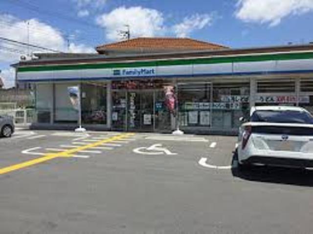 コンビニ　ファミリーマート　加東上中（コンビニ）まで403m
