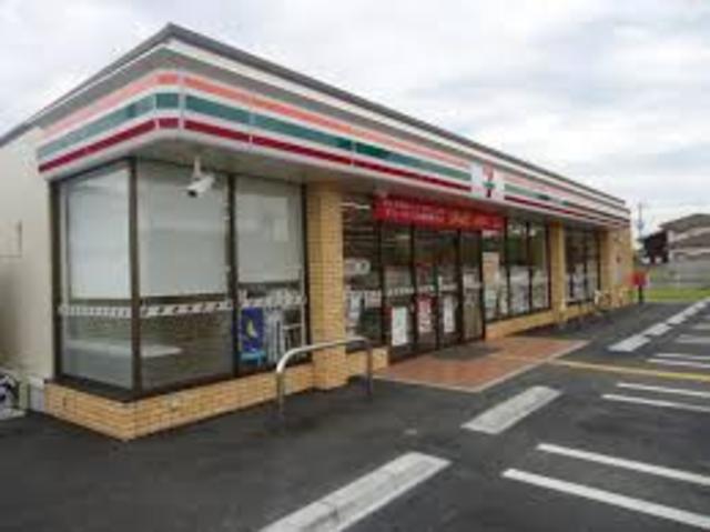 コンビニ　セブンイレブン　社梶原店（コンビニ）まで676m
