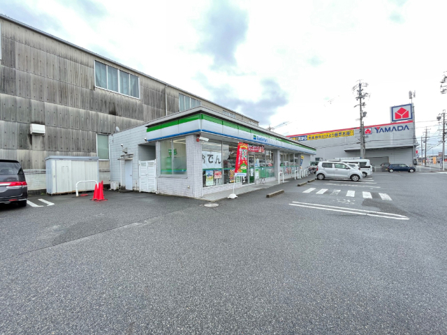 コンビニ　ファミリーマート小牧原新田店（コンビニ）まで709m