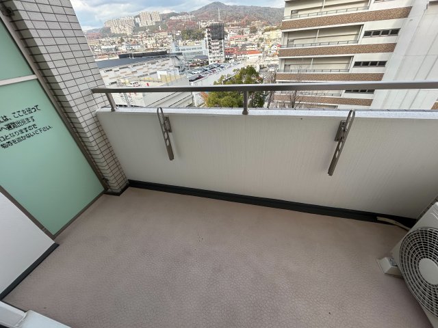 バルコニー　暖かな日差しのふりそそぐバルコニー