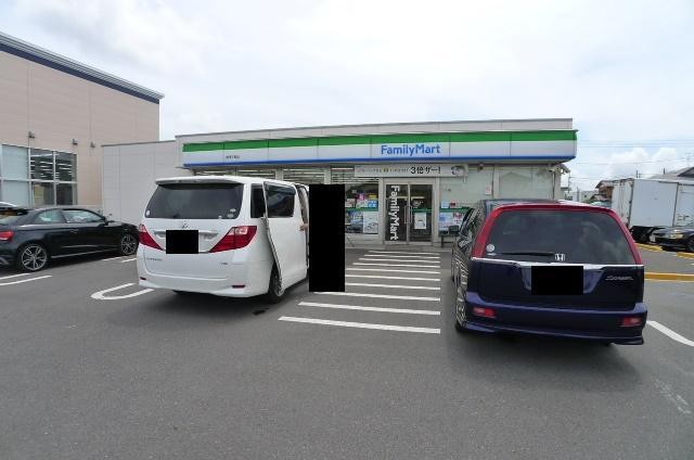 コンビニ　ファミリーマート（コンビニ）まで355m