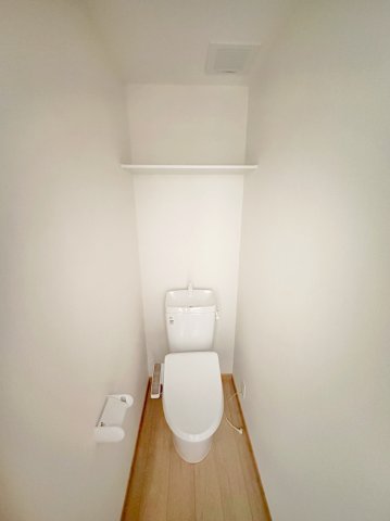 トイレ　参考写真（同物件別部屋）
