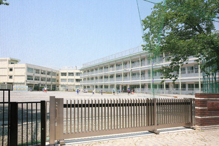 小学校　世田谷区立赤堤小学校（小学校）まで757m