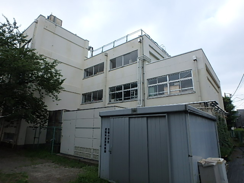 小学校　世田谷区立弦巻小学校（小学校）まで1243m