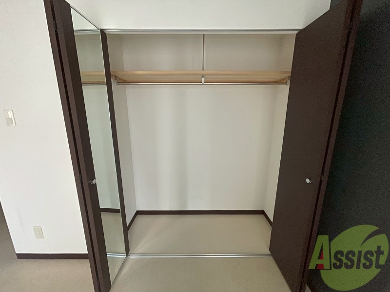 収納　寝室の収納です。部屋がすっきり片付きます。