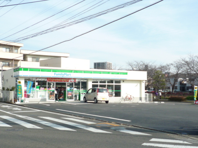 コンビニ　ファミリーマート円行２丁目店（コンビニ）まで170m