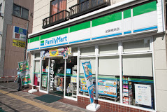 コンビニ　ファミリーマート 加藤根岸店（コンビニ）まで179m