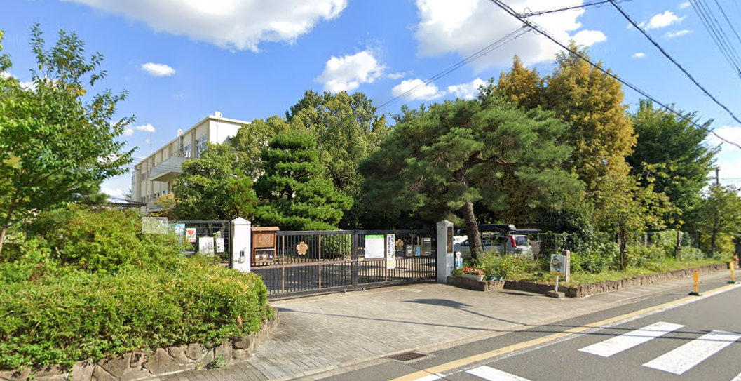小学校　京都市立御室小学校（小学校）まで860m