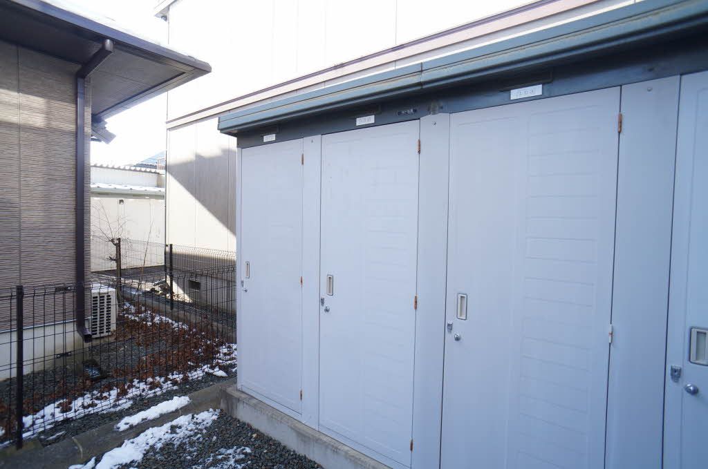 建物外観　ストッカー