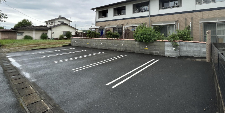 駐車場　駐車場に車を止められます