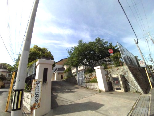 中学校　神戸市立飛松中学校（中学校）まで1191m