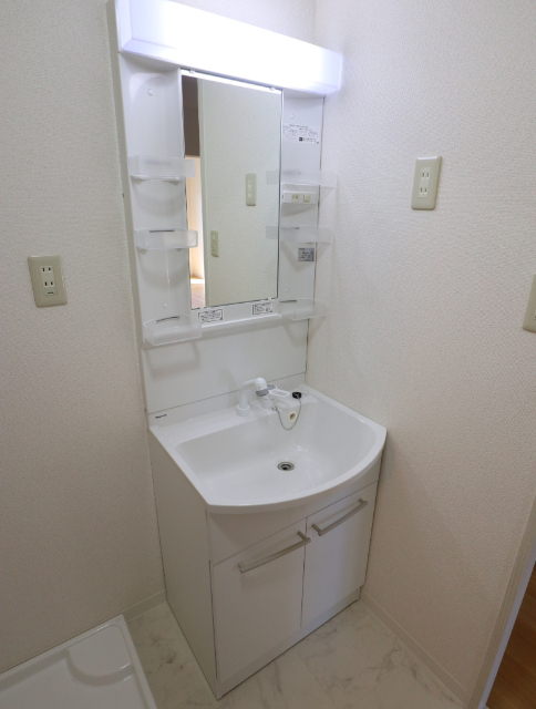 洗面設備　※別部屋の室内写真です