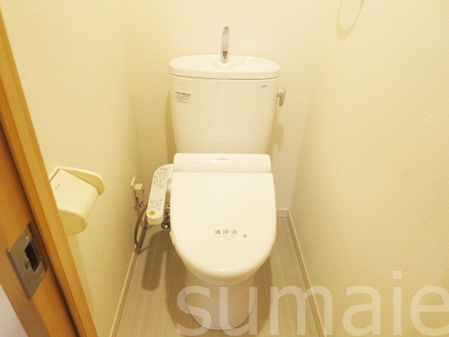 トイレ　温水洗浄機能付きトイレです☆