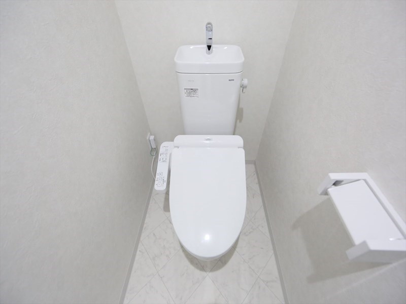 トイレ　温水洗浄暖房便座付トイレ