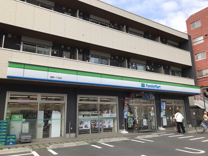 コンビニ　ファミリーマート（コンビニ）まで650m