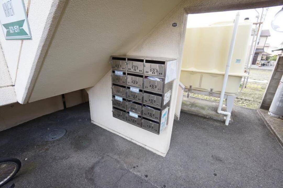 エントランス　メールBOX