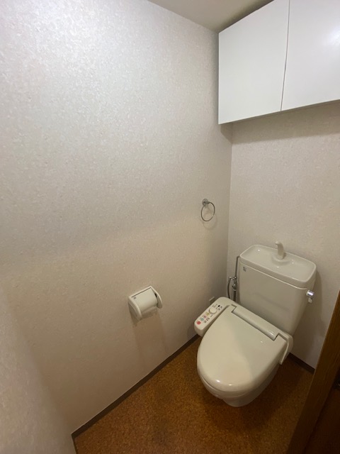 トイレ　温水ウォシュレット付