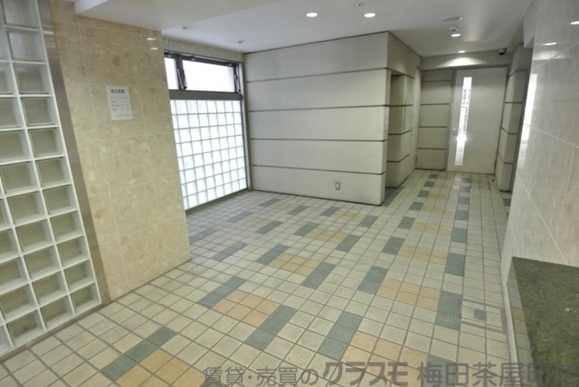 その他共有部分　女性でも安心のエントランス