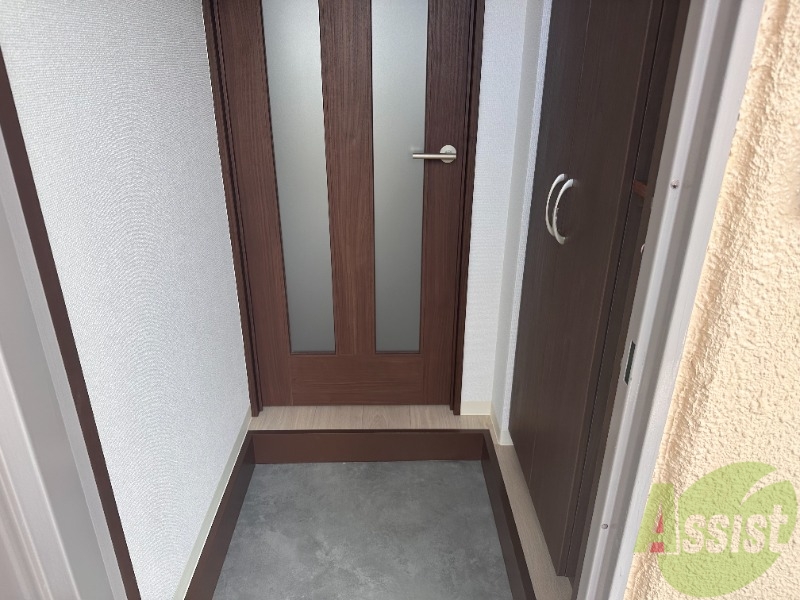 玄関　玄関からは、すぐにお部屋が見えないので安心ですね。