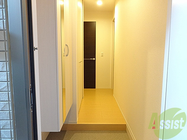 玄関　すっきり爽やかな玄関です。来客を迎えるのも楽しくなりますね