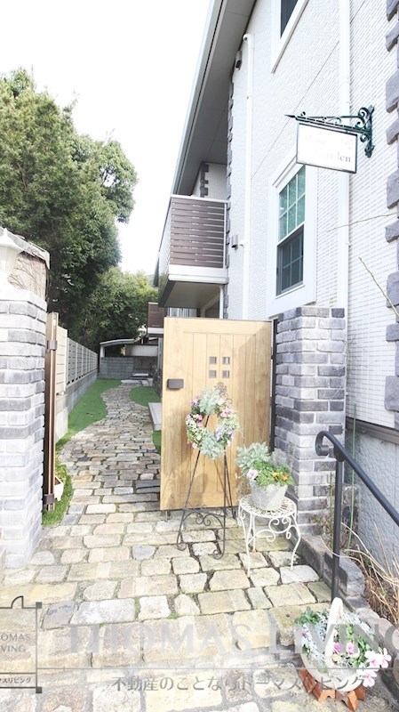 エントランス　オーナーの拘りが感じられるオシャレな仕上がりです。