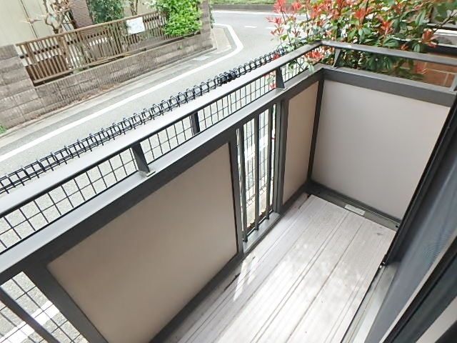 バルコニー　同建物の別の号室の写真になります。