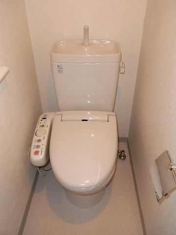 トイレ　温水洗浄機能付き暖房便座
