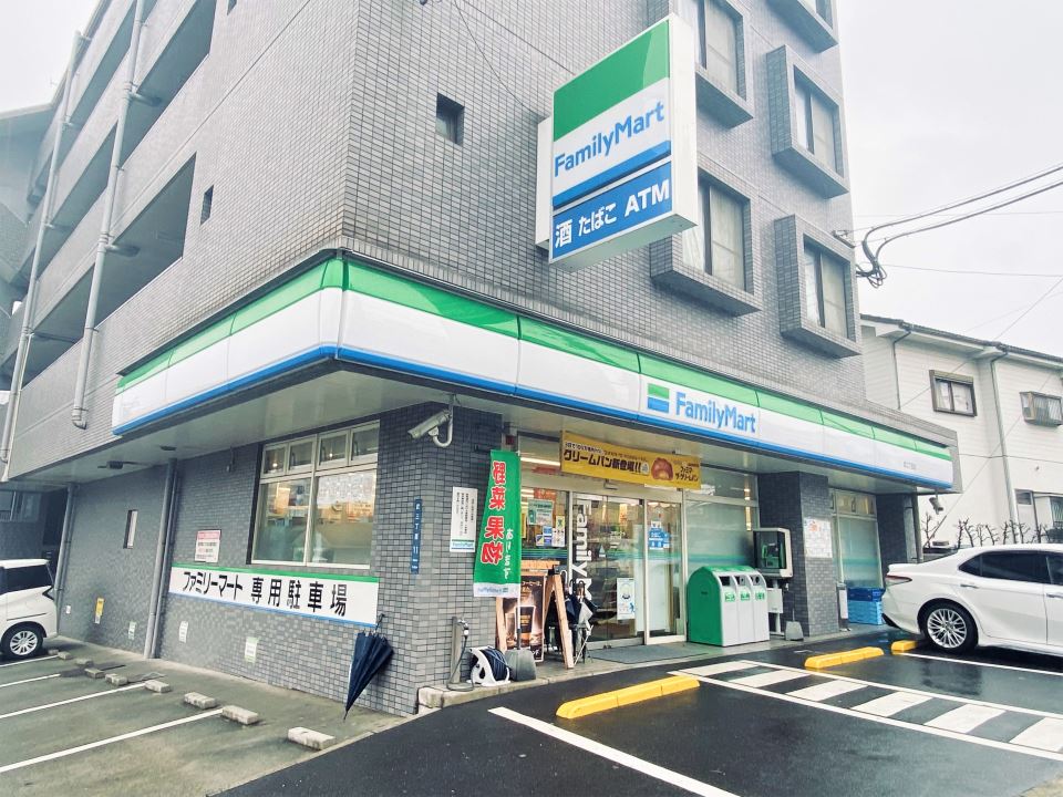 コンビニ　ファミリーマート武三丁目店（コンビニ）まで220m
