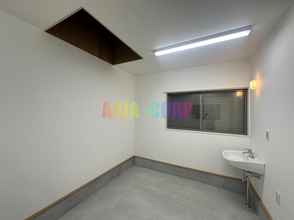 その他共有部分　ガレージスペースにはスロップシンクにトイレとエアコン完備◎