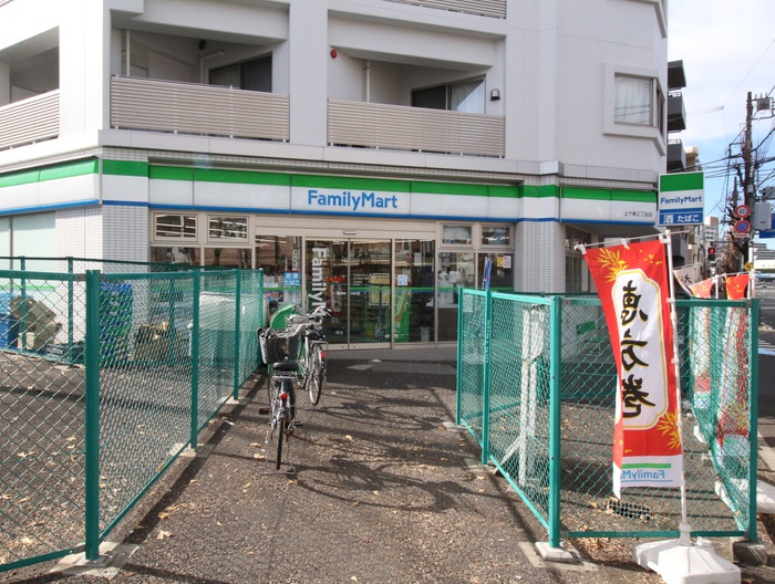 コンビニ　ファミリーマート上十条三丁目（コンビニ）まで460m