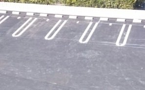駐車場　駐車場に車を止められます