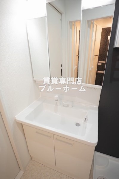 洗面設備　三面鏡独立洗面台！