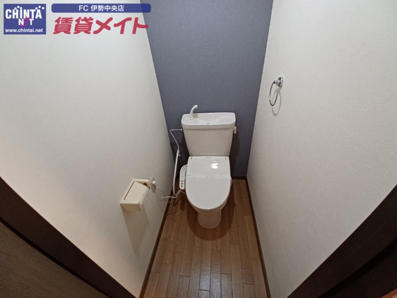 トイレ　同物件別室の写真です