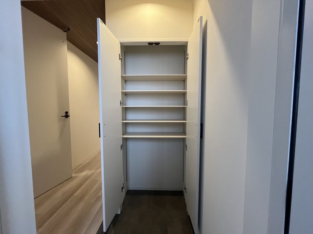 玄関　BLESTON COURT KANAYAMA