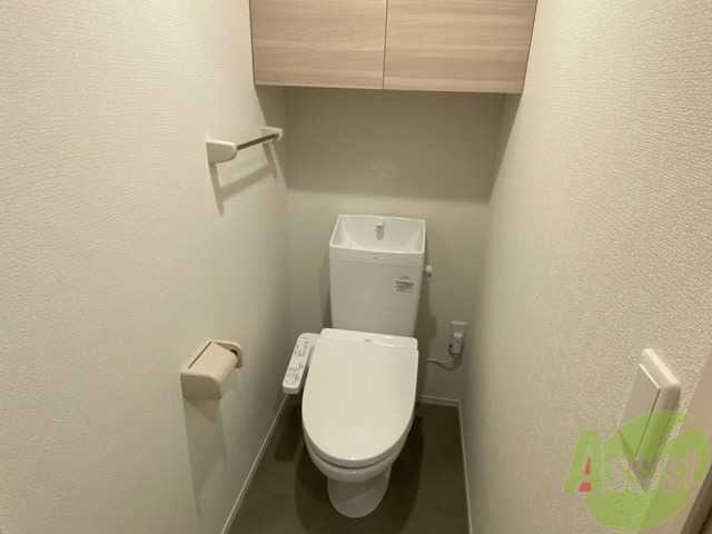 トイレ　トイレにはもちろんウォシュレットや戸棚も